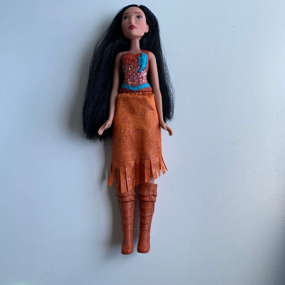 2018 Disney Pocahontas Royal Shimmer Doll Hasbro Molded top Skirt Boots‎